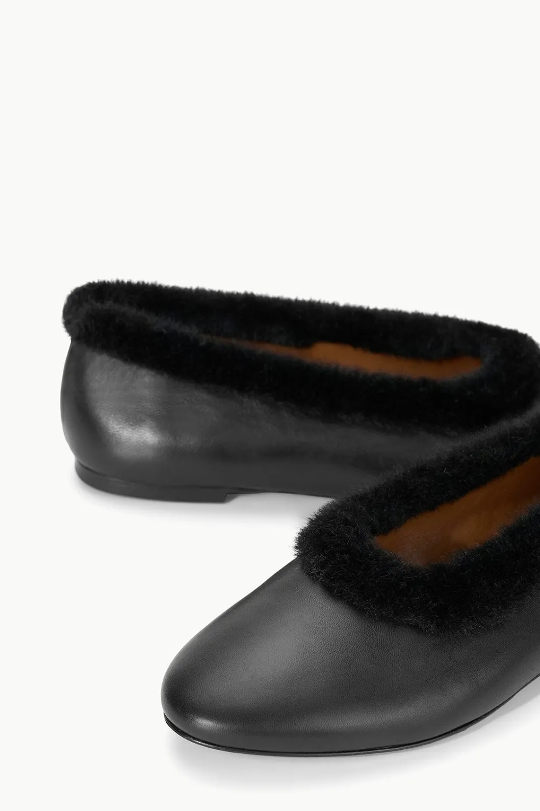 staud_alba_faux_fur_trim_ballet_black_5.webp STAUD ALBA FAUX FUR TRIM BALLET< Mules & Flats