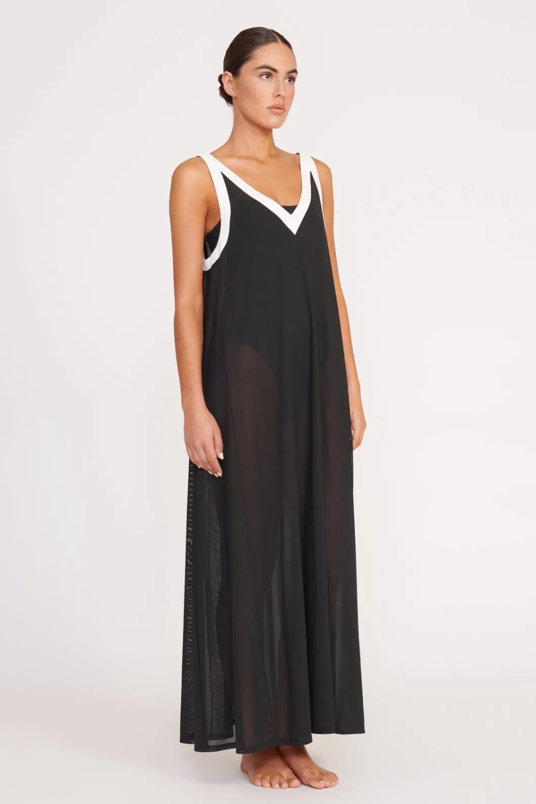 staud_aveline_dress_black_white_2.webp STAUD AVELINE DRESS BLACK WHITE< Cover-ups