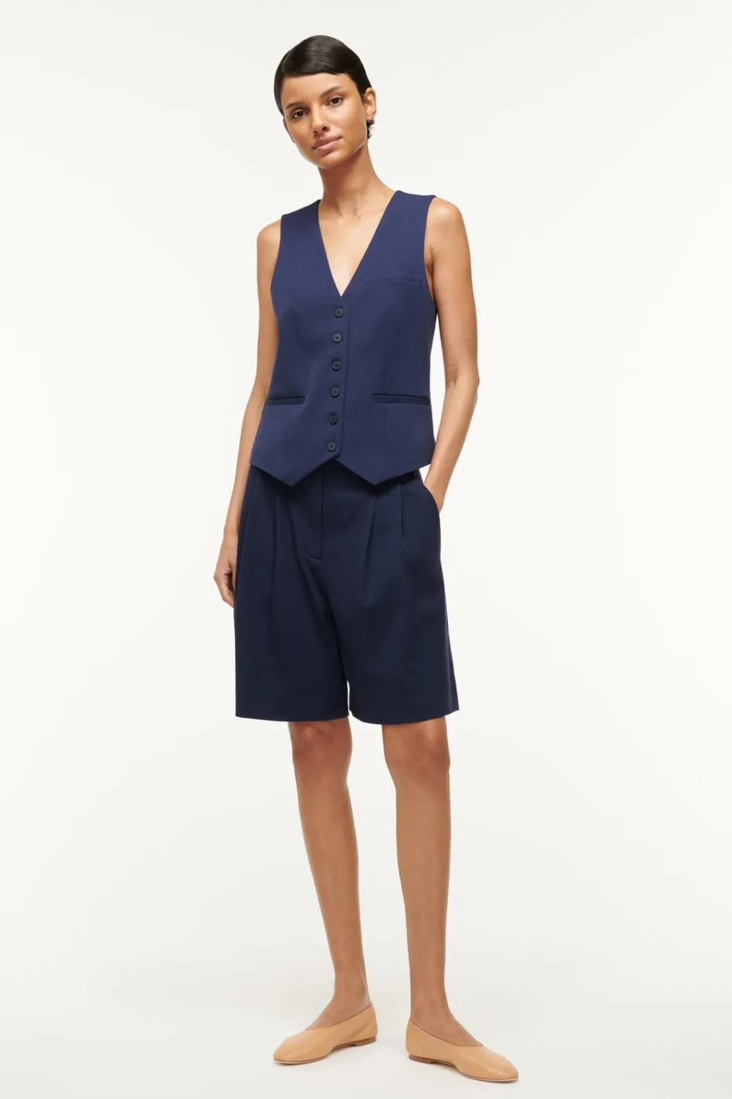 staud_brett_vest_navy_4.webp STAUD BRETT VEST< The Evening Edit