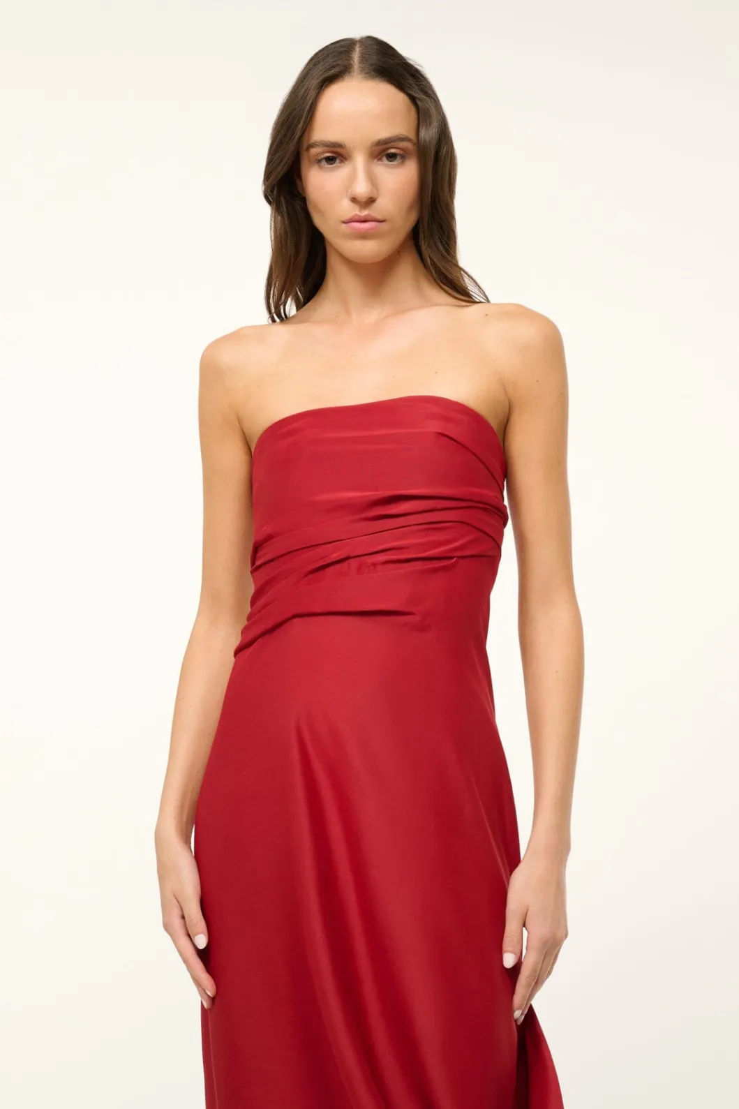 staud_caravaggio_dress_rouge_3.webp STAUD CARAVAGGIO DRESS< The Evening Edit | Maxi Dresses