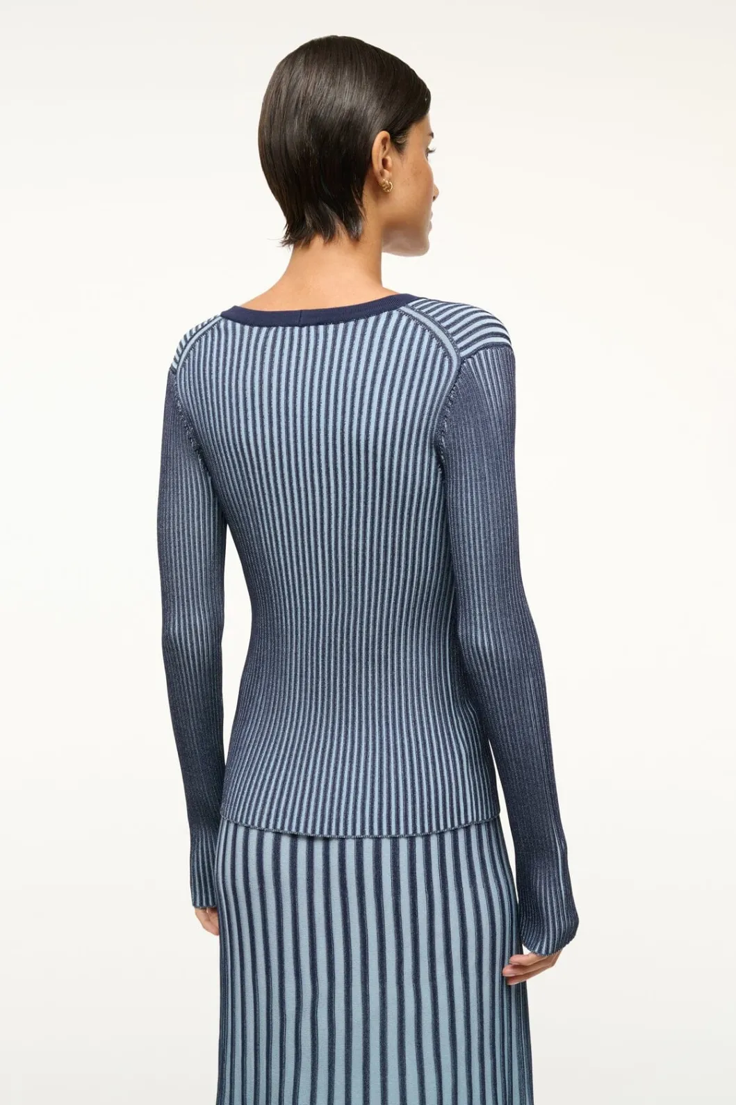 staud_cargo_sweater_navy_clear_blue_5.webp STAUD CARGO SWEATER NAVY CLEAR BLUE< Sweaters