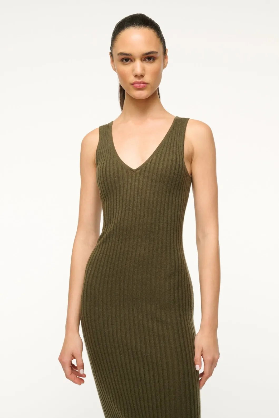 staud_dana_cashmere_dress_dark_olive_3.webp STAUD DANA CASHMERE DRESS DARK OLIVE< Dresses | Knit Dresses