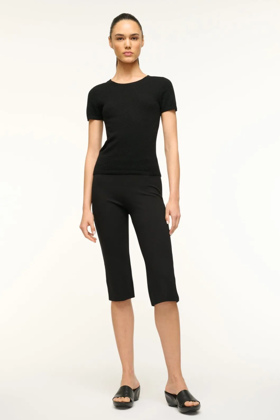 staud_easy_cashmere_tee_black_2.webp STAUD EASY CASHMERE TEE< Tops