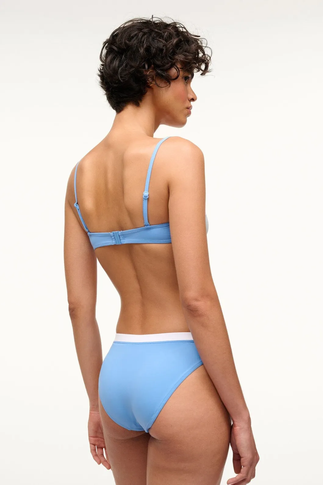 staud_gemma_bikini_bottom_azure_white_3.webp STAUD GEMMA BIKINI BOTTOM AZURE WHITE< Swim
