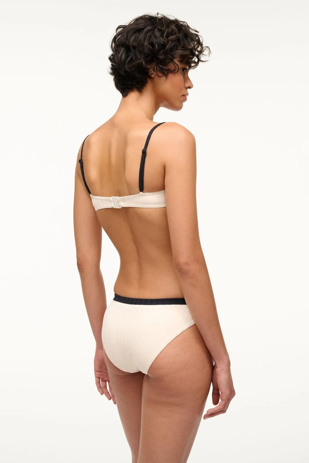 staud_gemma_bikini_bottom_ivory_black_3.webp STAUD GEMMA BIKINI BOTTOM IVORY BLACK< Swim