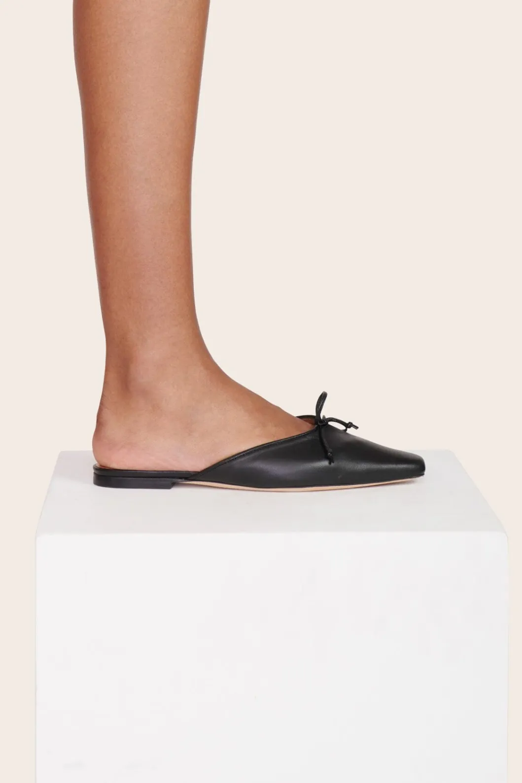 staud_gina_mule_black_3.webp STAUD GINA MULE< Mules & Flats