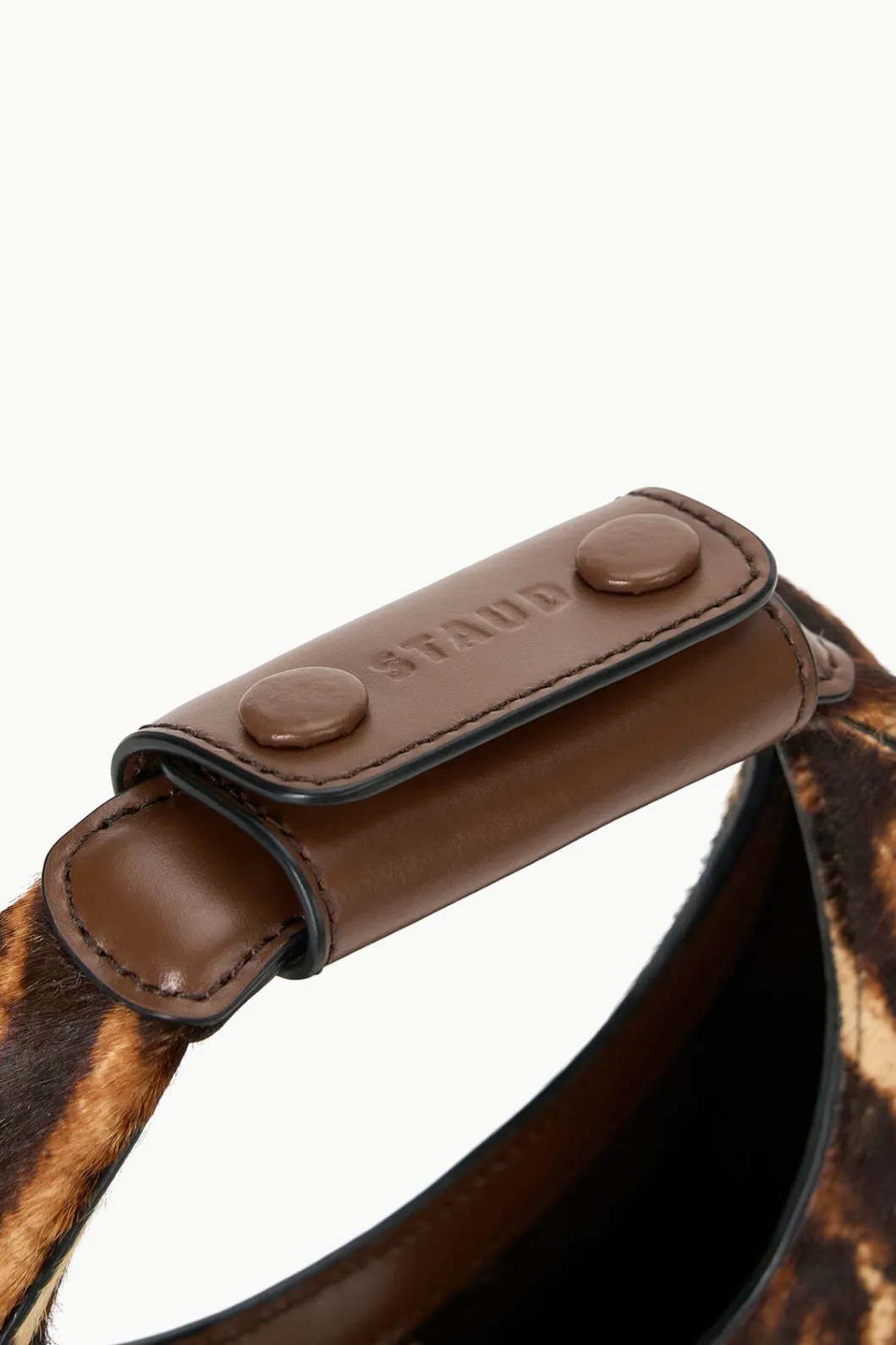 staud_goodnight_moon_lady_leopard_cacao_5.webp STAUD GOODNIGHT MOON LADY LEOPARD CACAO< Clutches & Handhelds