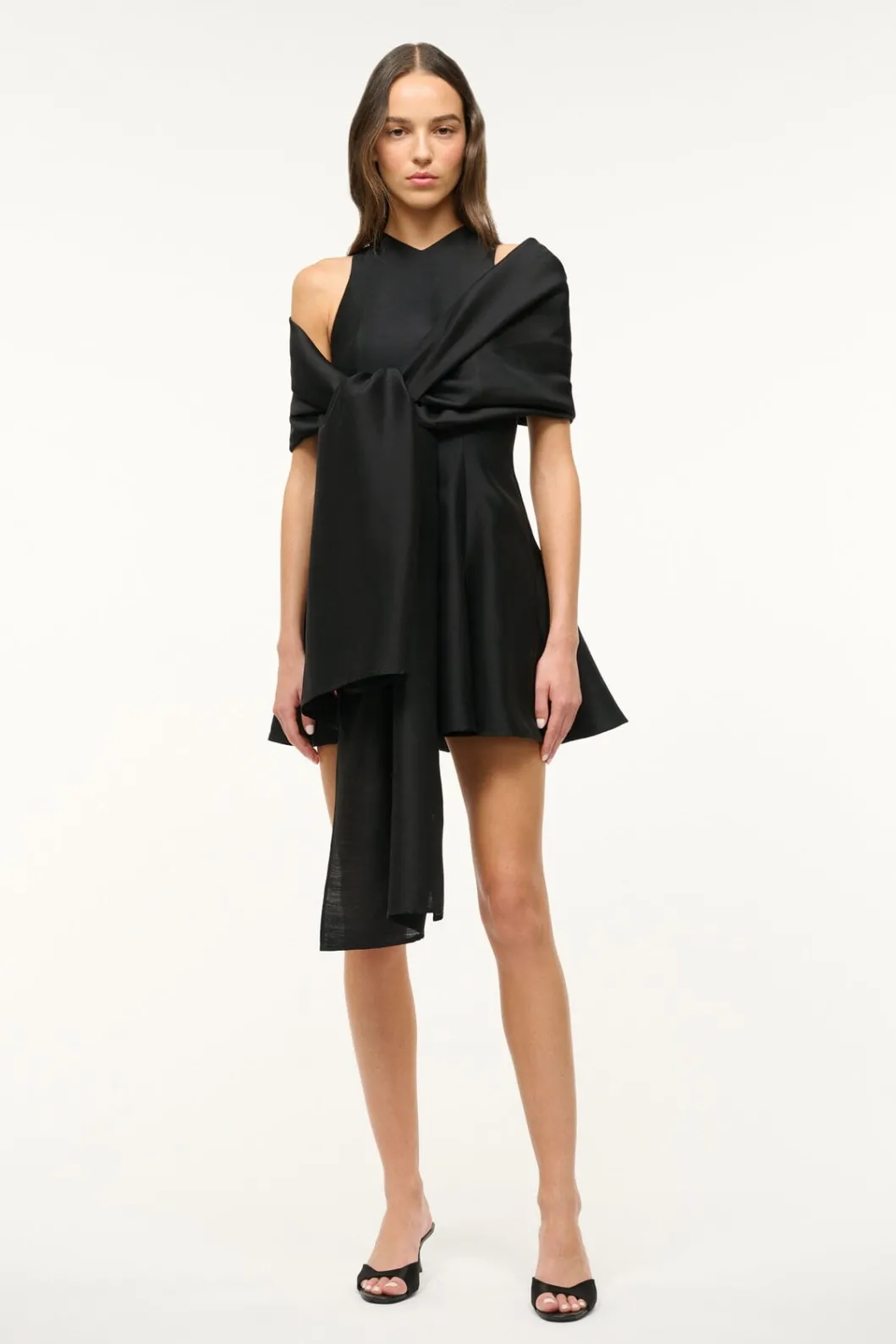 staud_joni_shawl_black_2.webp STAUD JONI SHAWL< The Evening Edit