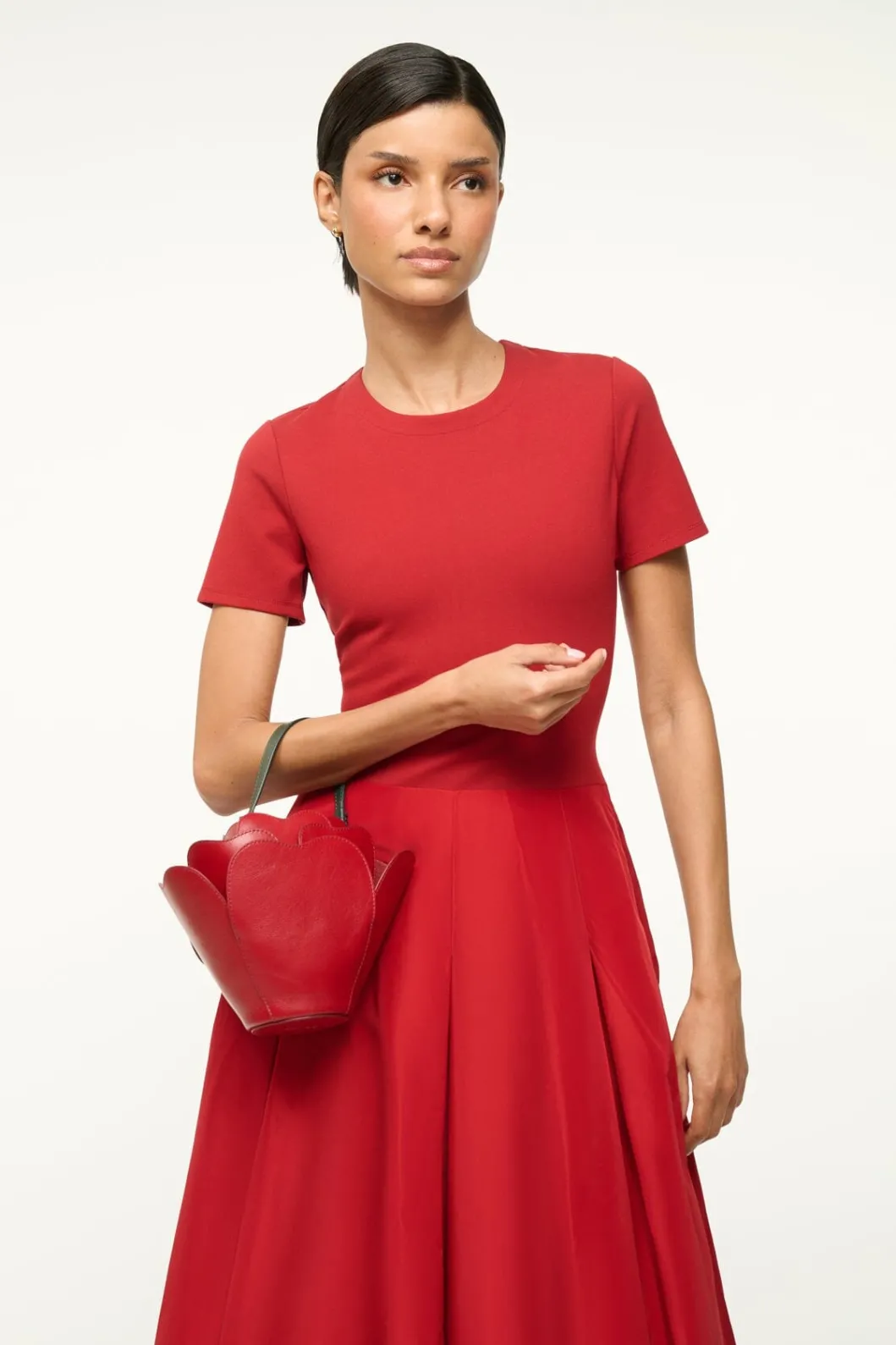 staud_juliet_bag_rouge_3.webp STAUD JULIET BAG< The Evening Edit | Beaded/novelty