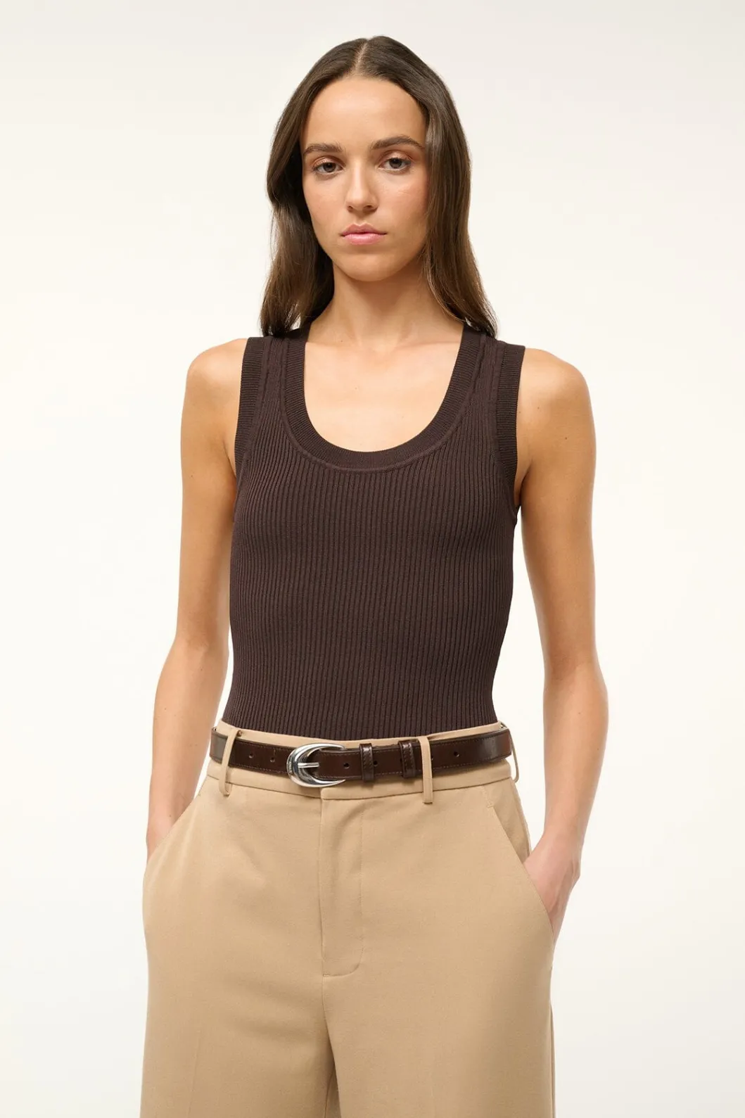 staud_juliette_top_earth_3.webp STAUD JULIETTE TOP< Tops