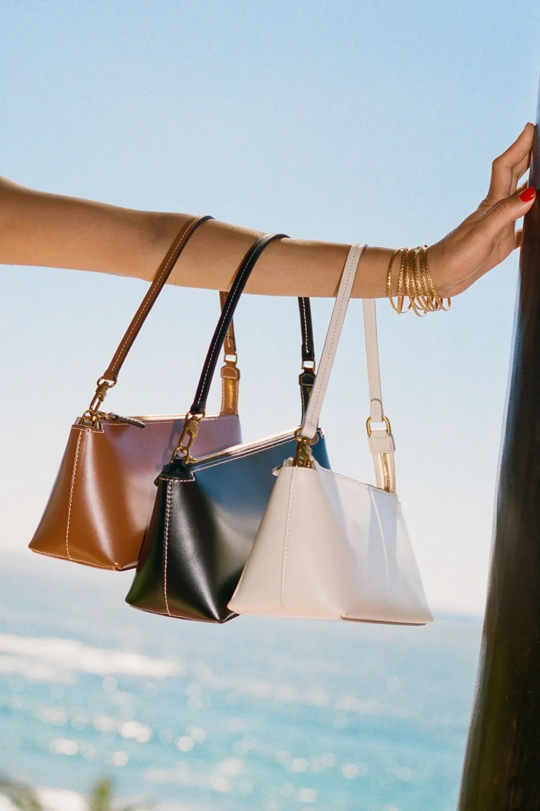 staud_kaia_shoulder_bag__black_6.webp STAUD KAIA SHOULDER BAG | < Shoulder