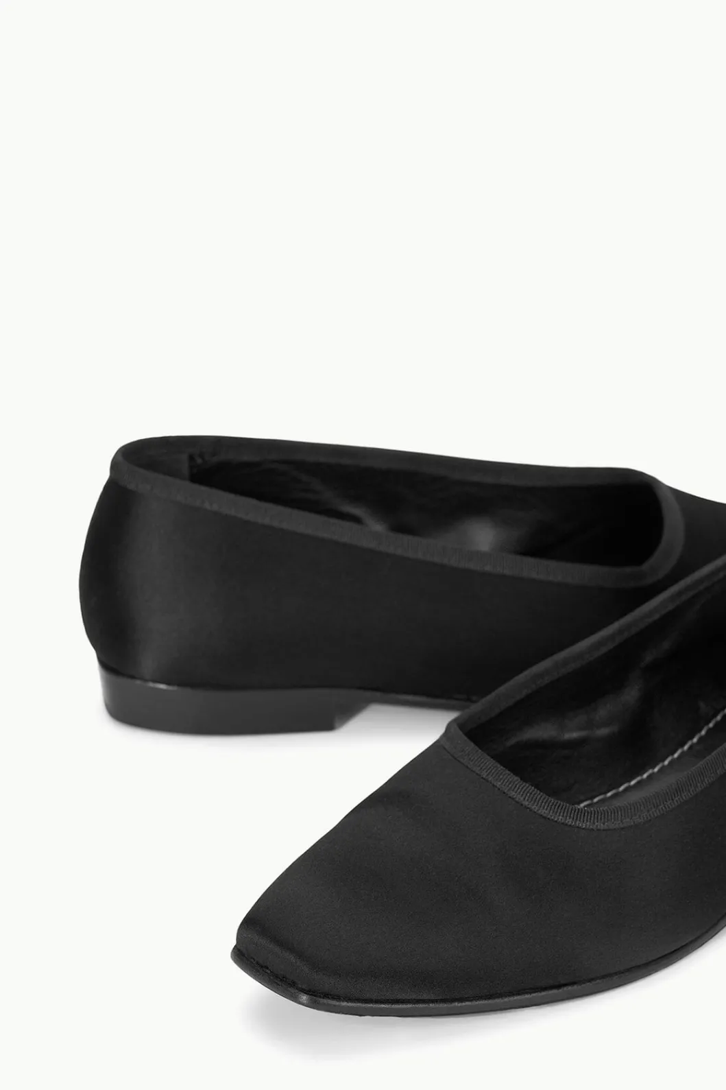 staud_keith_ballet_flat_black_6.webp STAUD KEITH BALLET FLAT< The Evening Edit | Mules & Flats