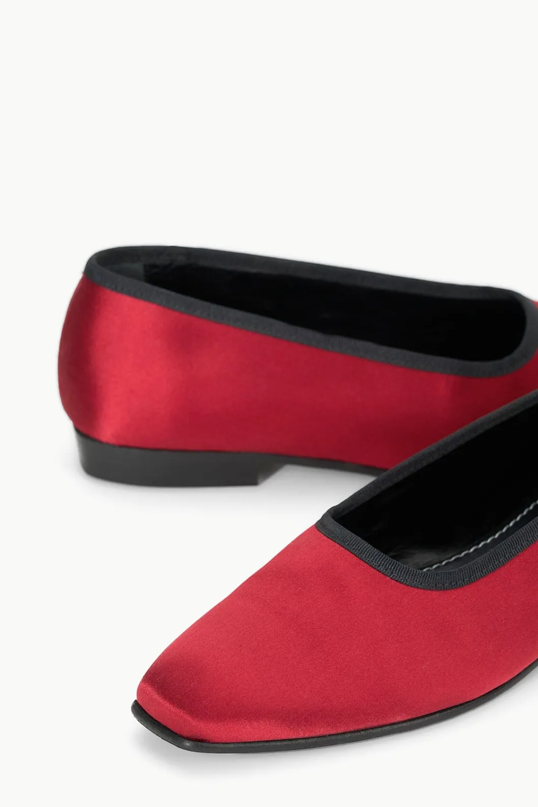 staud_keith_ballet_flat_rouge_5.webp STAUD KEITH BALLET FLAT< The Evening Edit | Mules & Flats