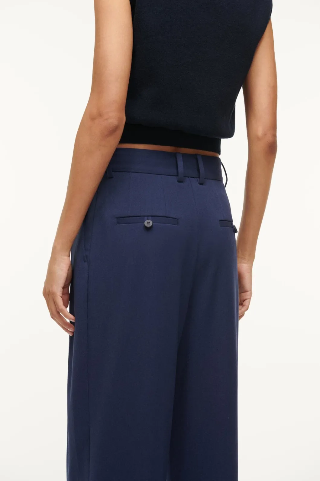 staud_luisa_pant_navy_4.webp STAUD LUISA PANT< The Evening Edit