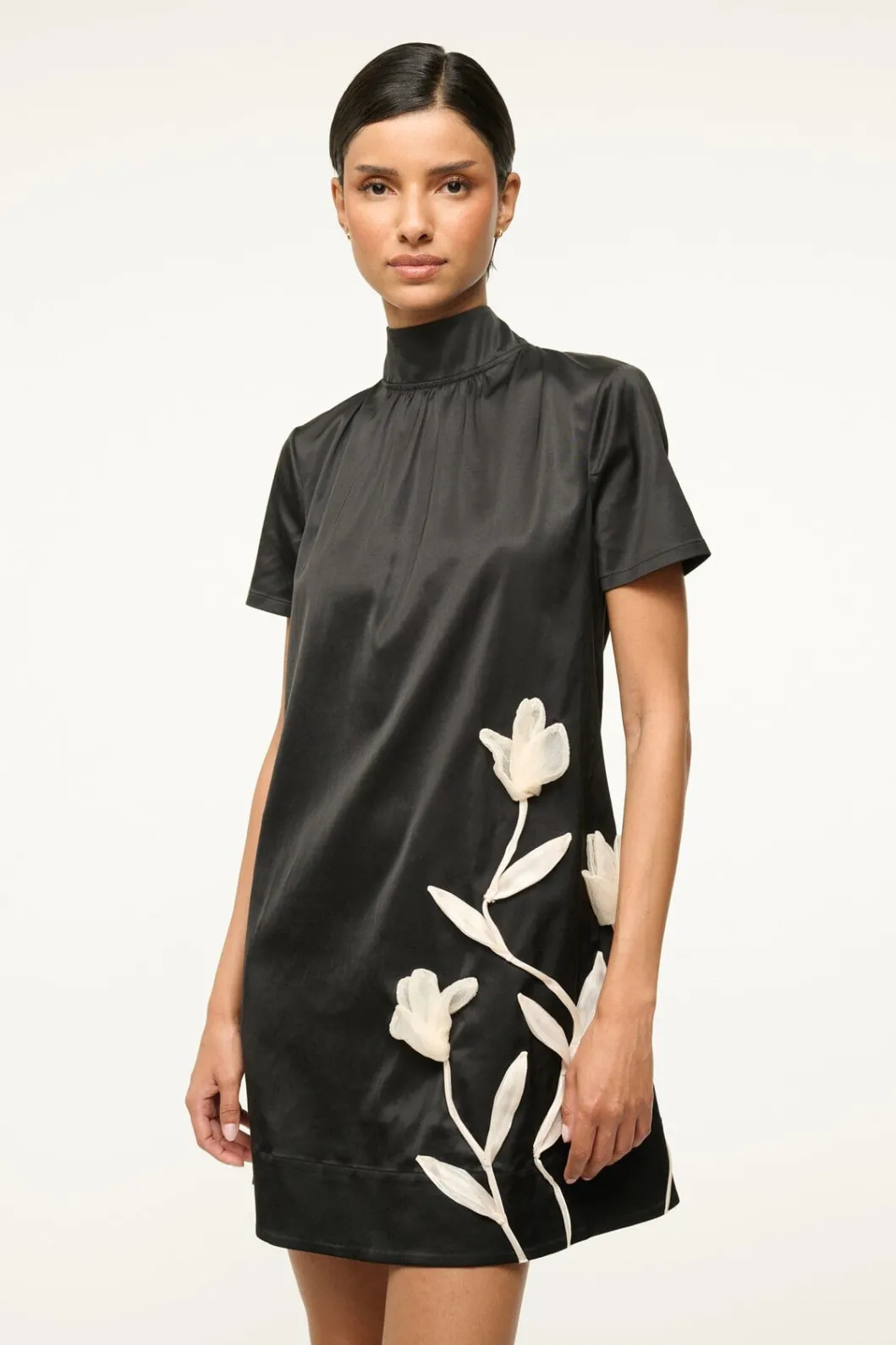 staud_mini_ilana_dress_black_satin_4.webp STAUD MINI ILANA DRESS SATIN< The Evening Edit | Mini Dresses