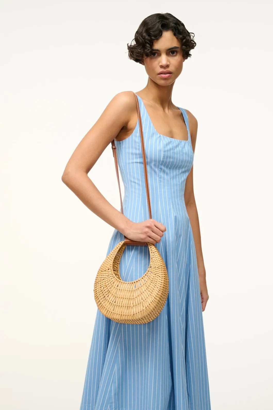 staud_mini_moon_wicker_bag_natural_3.webp STAUD MINI MOON WICKER BAG< Crossbody