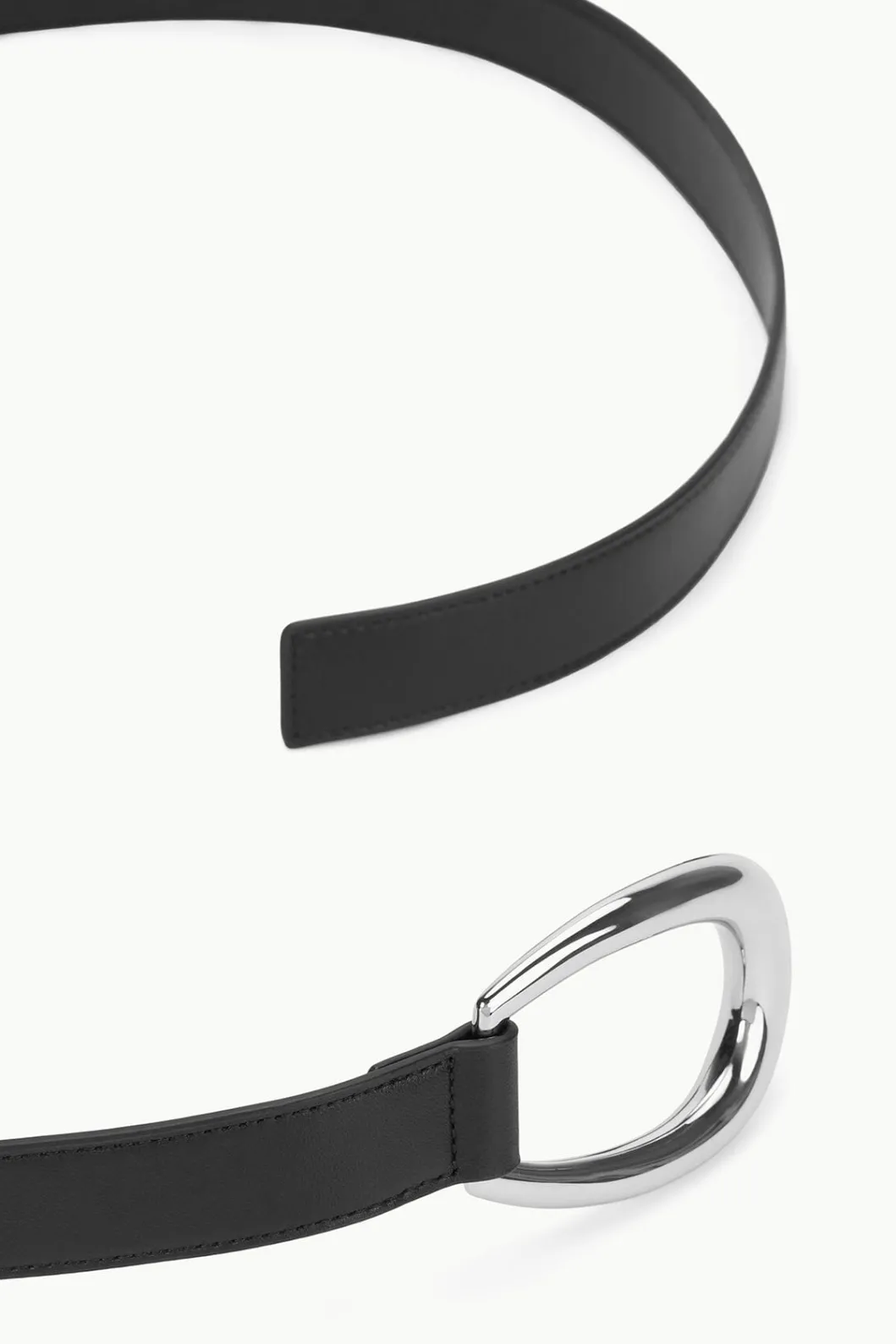 staud_mm_wrap_belt_black_silver_2.webp STAUD 30MM WRAP BELT BLACK SILVER< Accessories