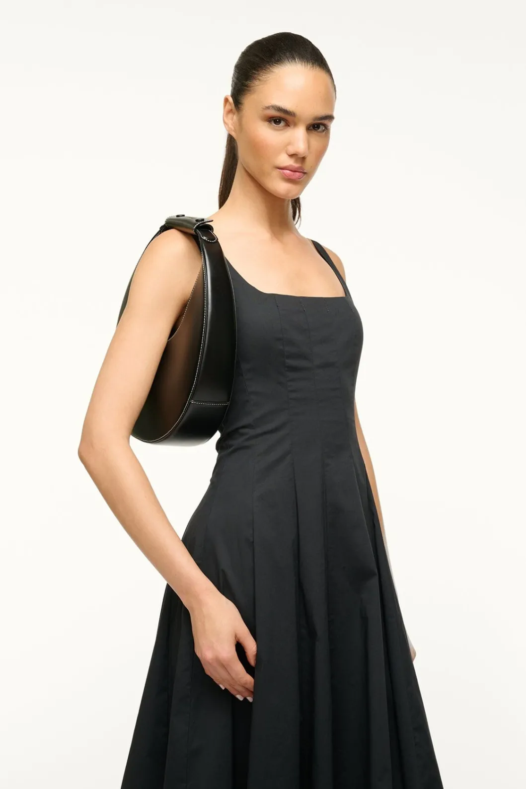 staud_moon_bag__black_3.webp STAUD MOON BAG | < Shoulder