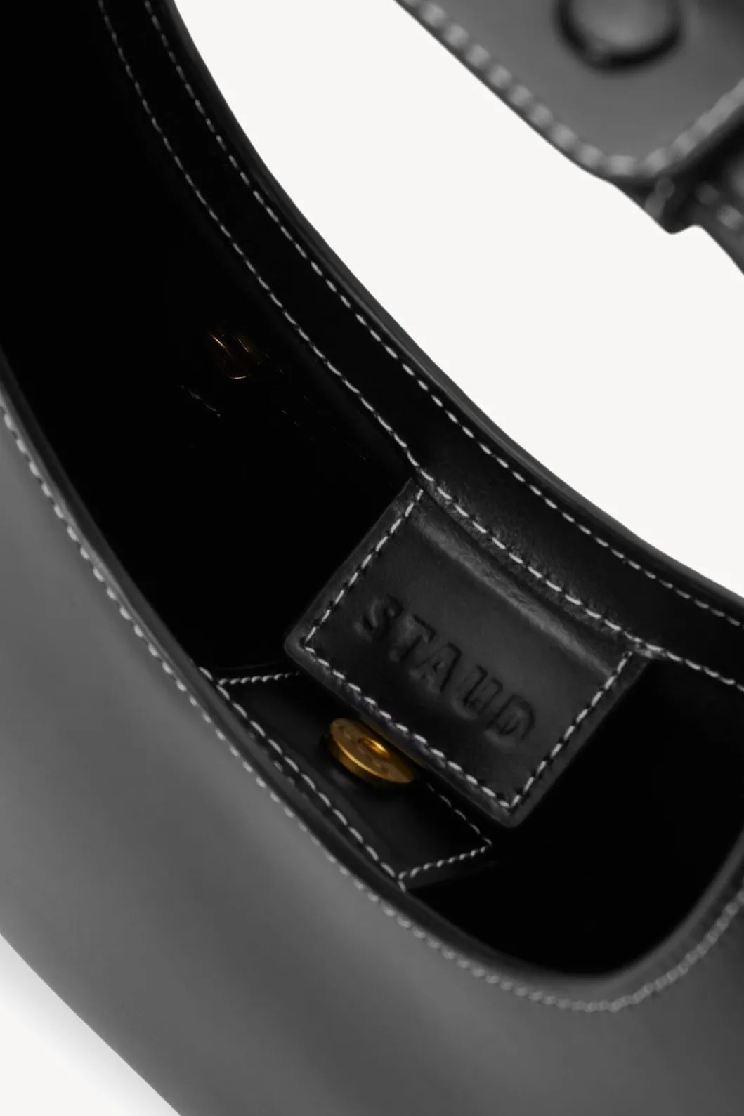 staud_moon_bag__black_5.webp STAUD MOON BAG | < Shoulder