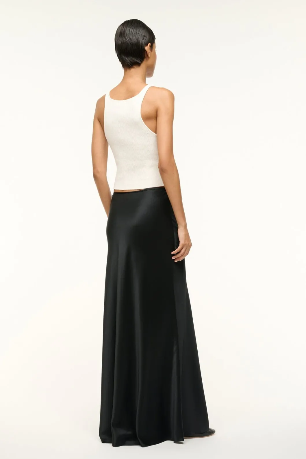 staud_odin_silk_skirt_black_4.webp STAUD ODIN SILK SKIRT< Skirts