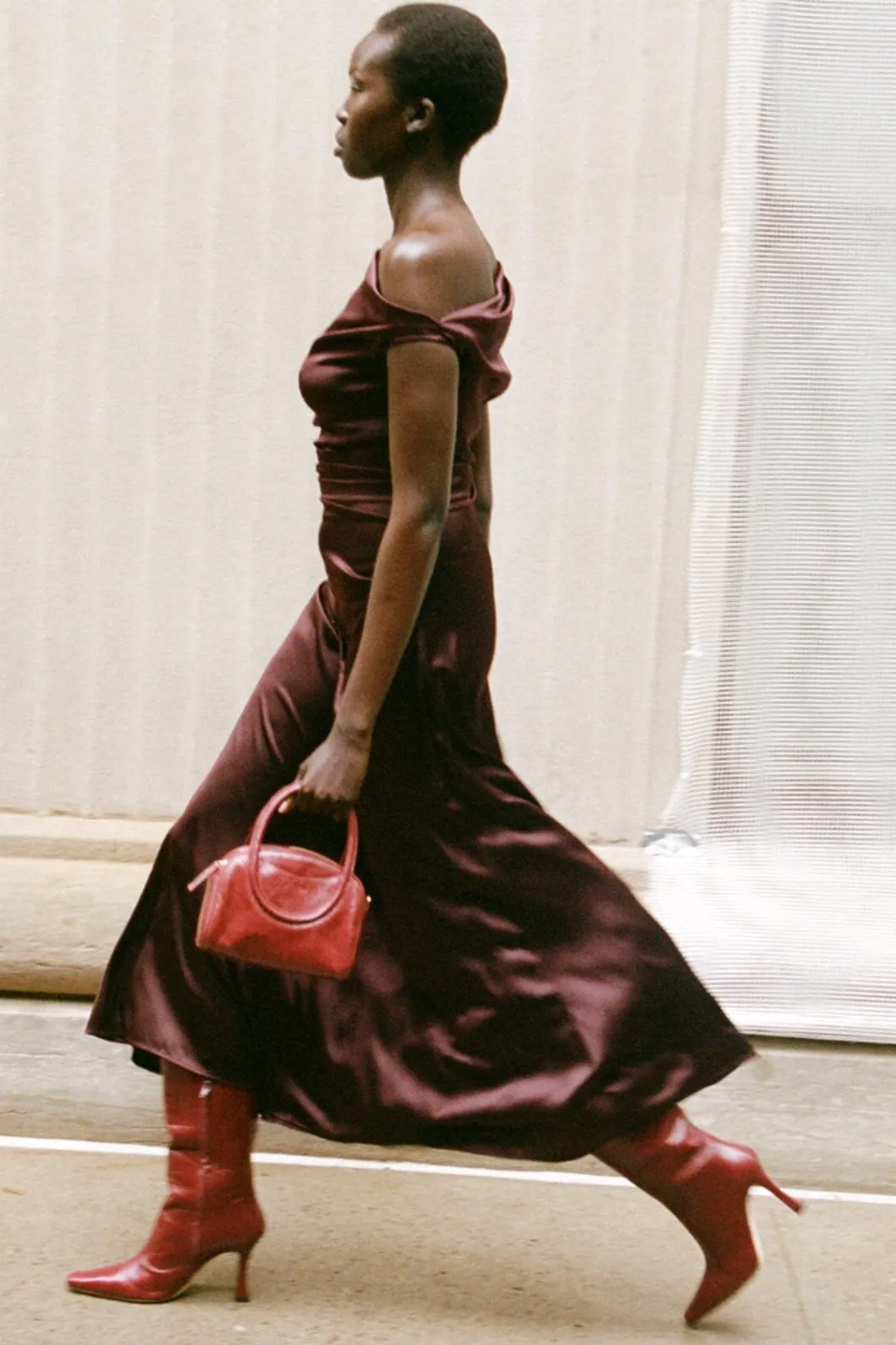 staud_phare_dress_merlot_4.webp STAUD PHARE DRESS< Dresses | The Evening Edit