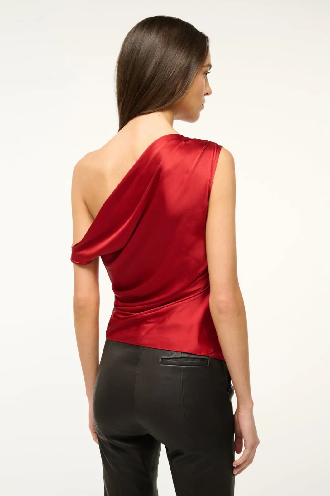 staud_phare_top_rouge_2.webp STAUD PHARE TOP< Tops | The Evening Edit