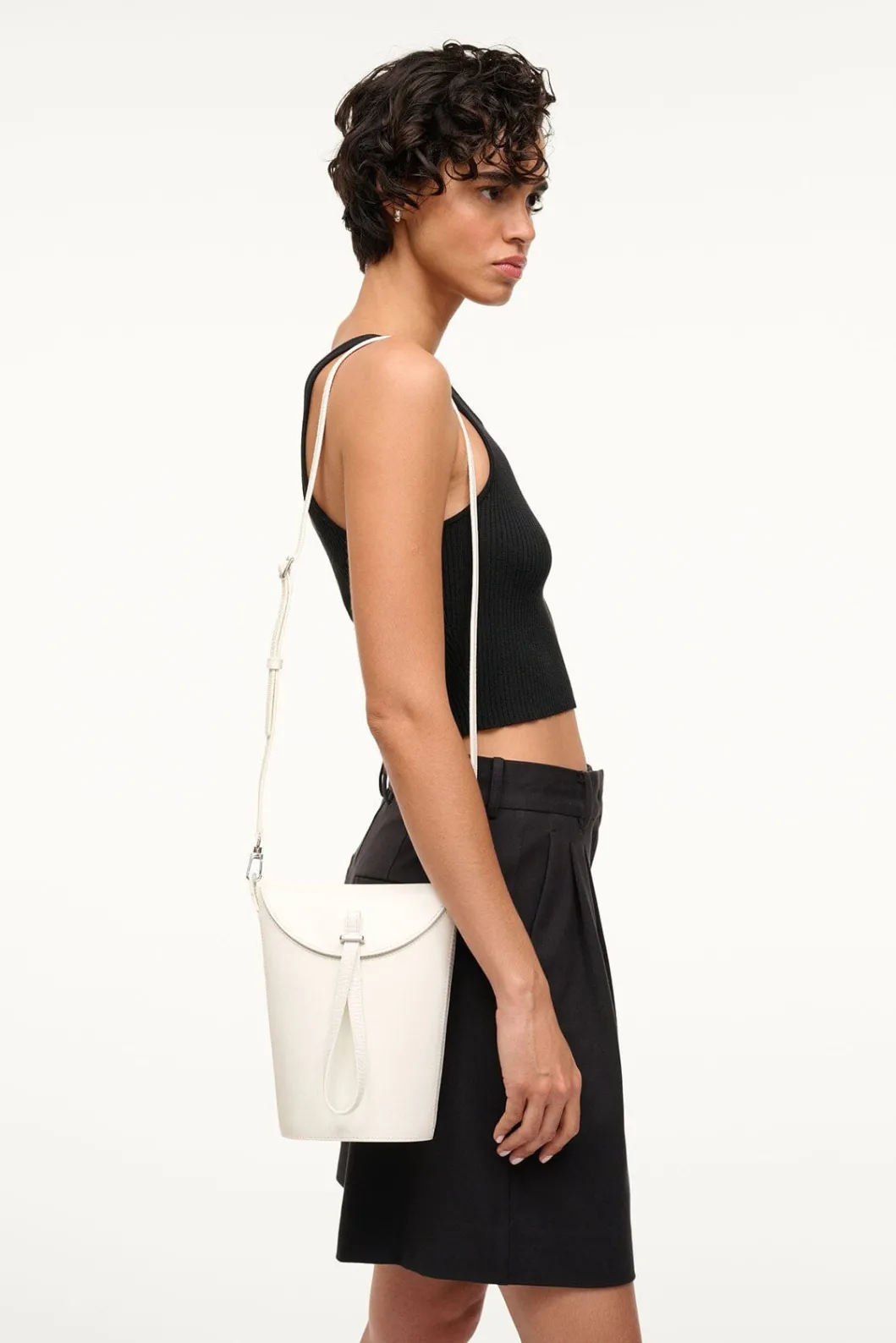 staud_phoebe_convertible_bucket_bag_paper_3.webp STAUD PHOEBE CONVERTIBLE BUCKET BAG< Bucket