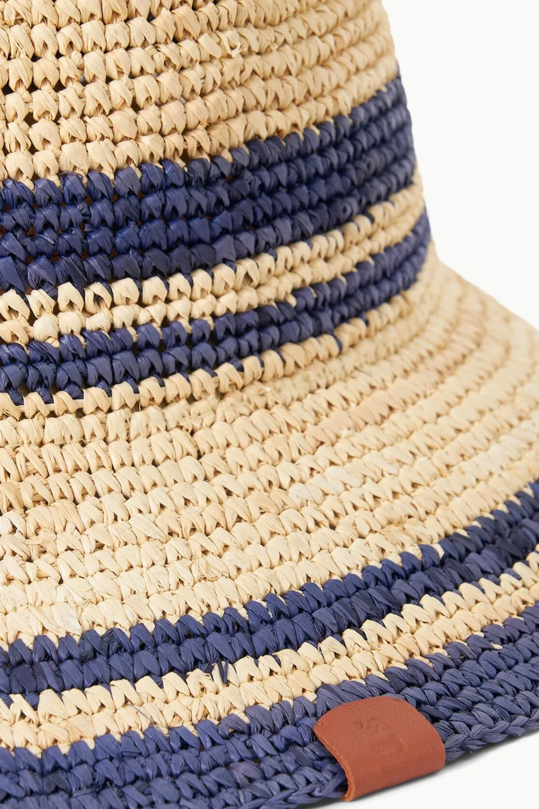 staud_rita_bucket_hat_natural_navy_4.webp STAUD RITA BUCKET HAT NATURAL NAVY< Swim | Accessories