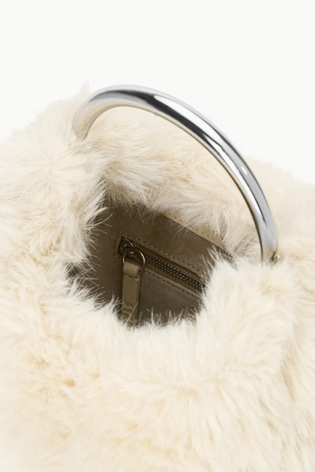 staud_romeo_faux_fur_bag_cream_6.webp STAUD ROMEO FAUX FUR BAG< The Evening Edit | Beaded/novelty