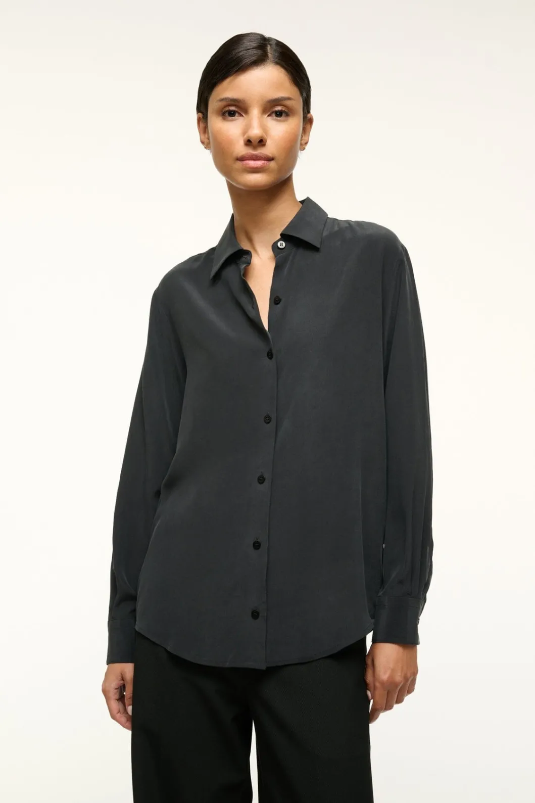staud_roxbury_silk_shirt_black_2-1.webp STAUD ROXBURY SILK SHIRT< Tops