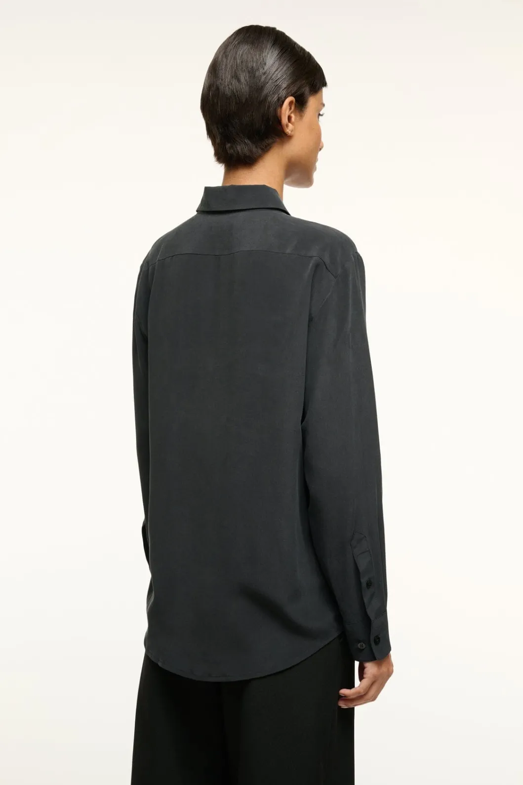 staud_roxbury_silk_shirt_black_3-1.webp STAUD ROXBURY SILK SHIRT< Tops