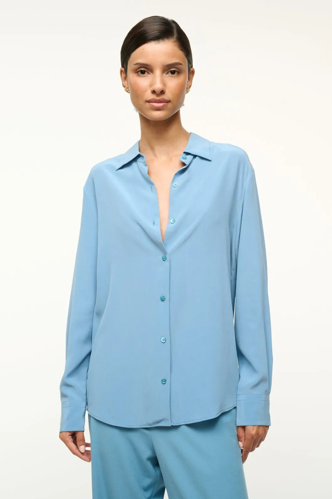 staud_roxbury_silk_shirt_black_3.webp STAUD ROXBURY SILK SHIRT BLACK< Tops