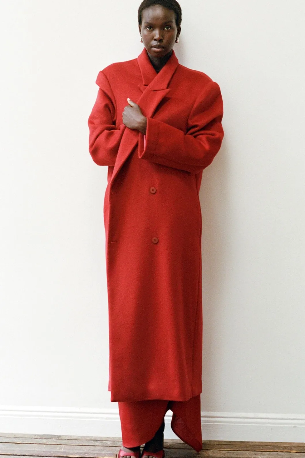 staud_serge_coat_rouge_6.webp STAUD SERGE COAT< Outerwear & Jackets