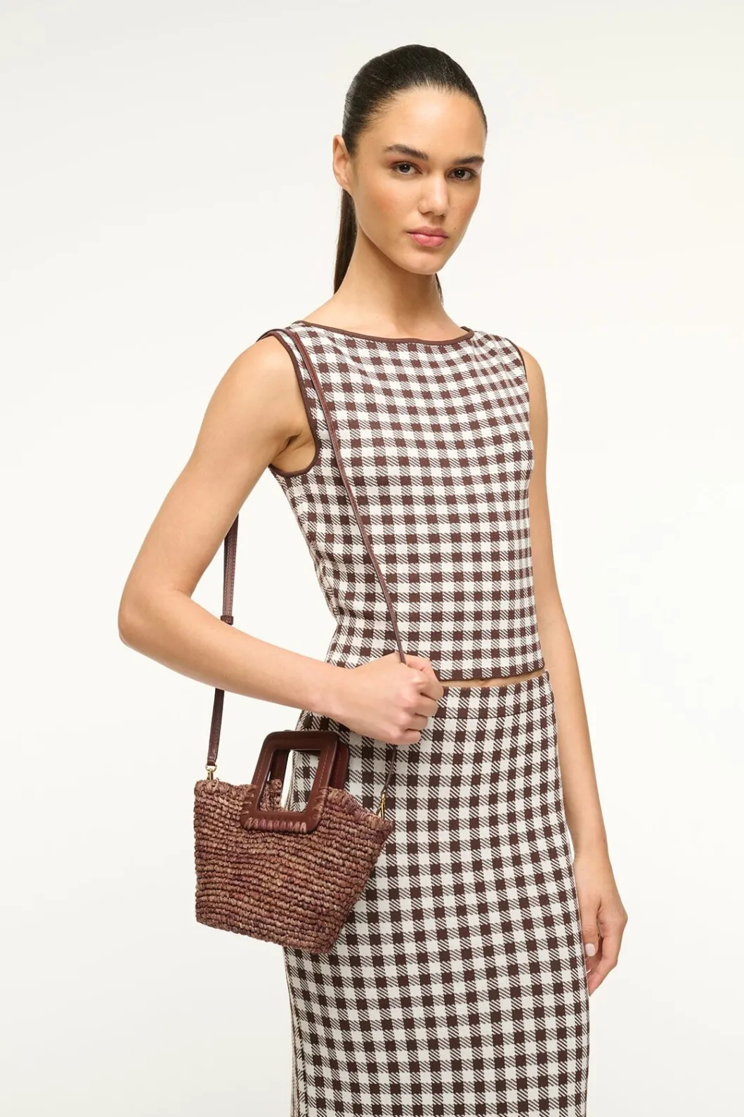 staud_shirley_raffia_mini_bucket_mahogany_3.webp STAUD SHIRLEY RAFFIA MINI BUCKET< Swim | Handbags