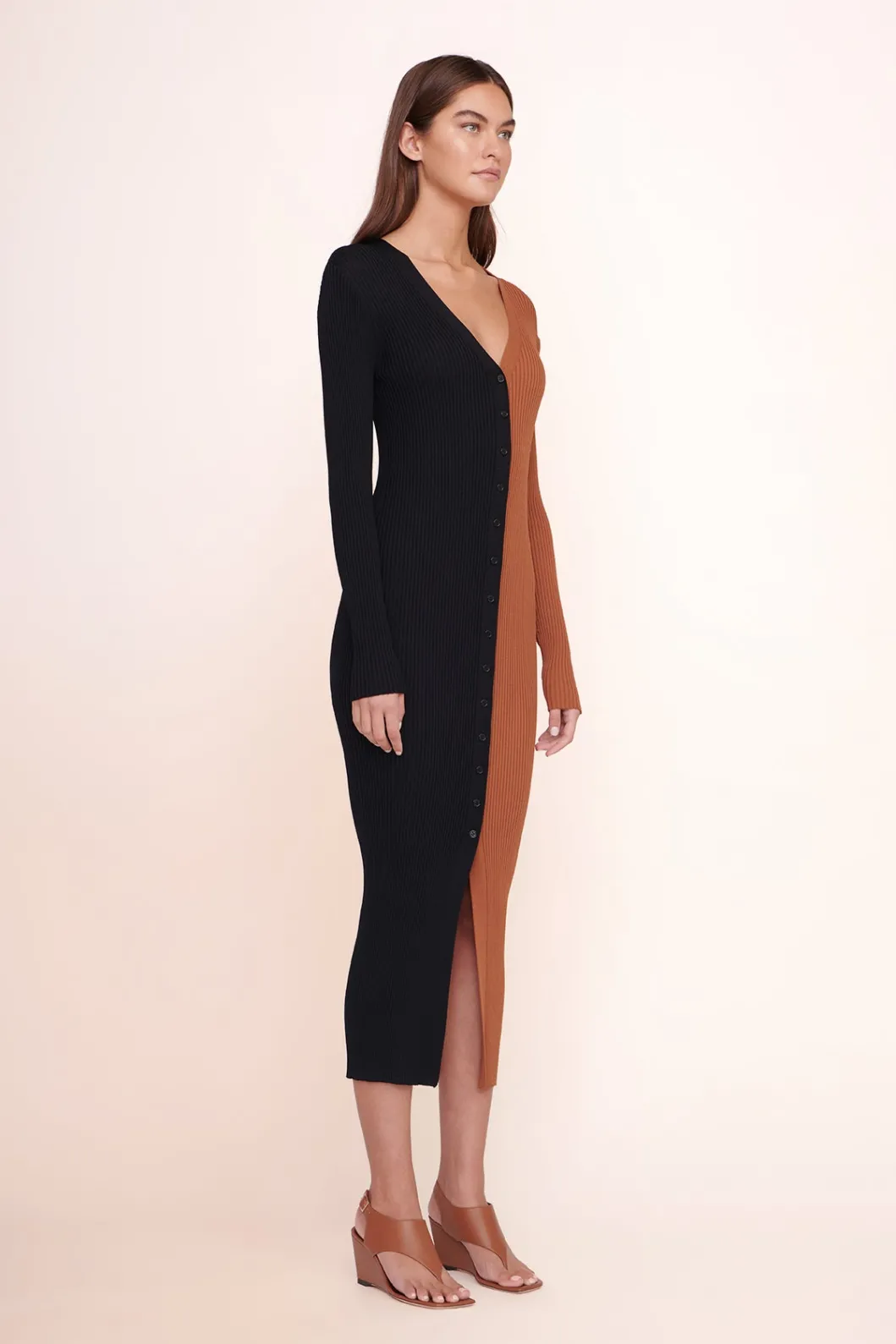 staud_shoko_sweater_tan_black_2.webp STAUD SHOKO SWEATER TAN BLACK< Dresses