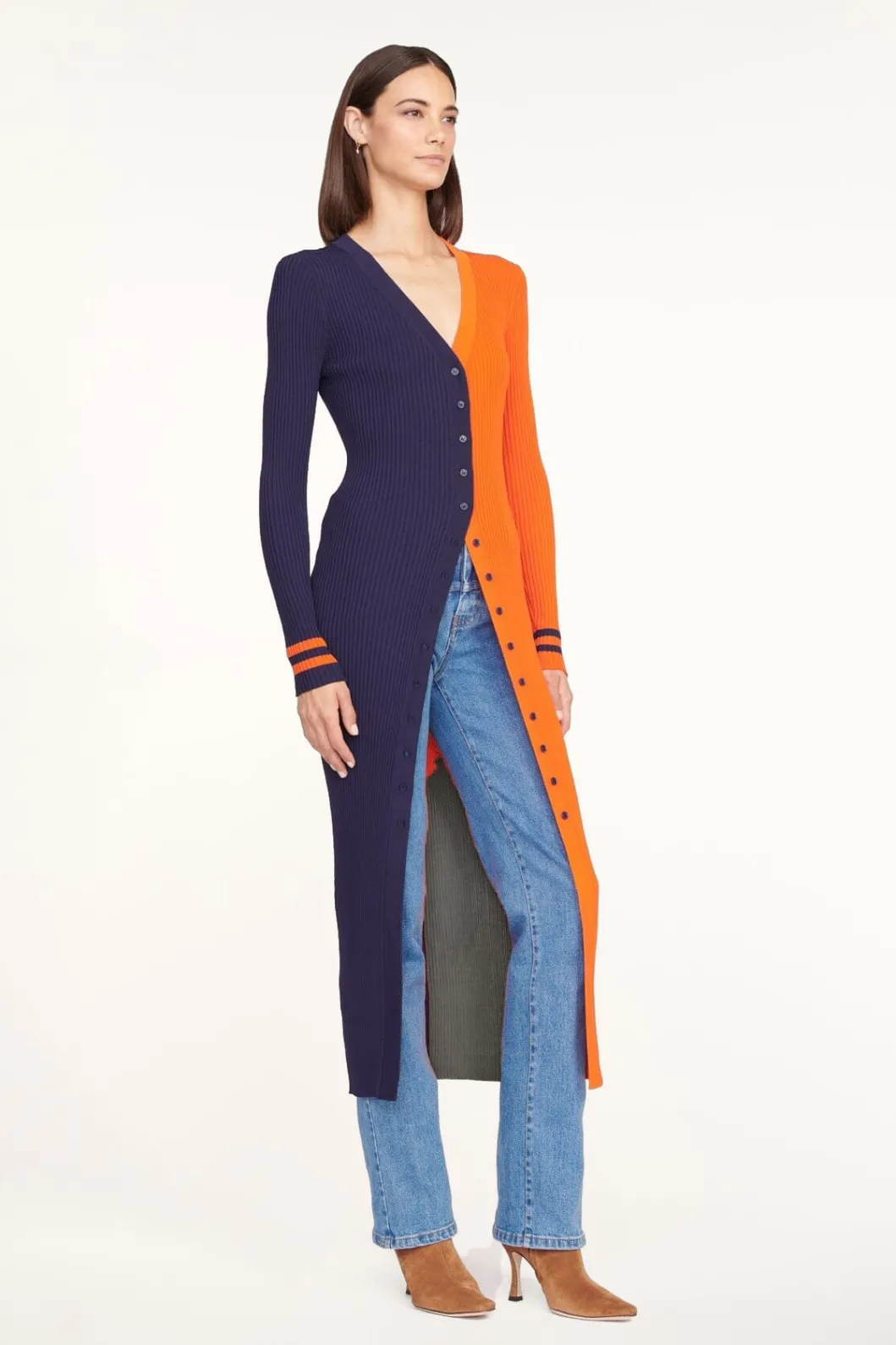 staud_shoko_sweater_x_nfl_bears_2.webp STAUD SHOKO SWEATER X NFL< Dresses