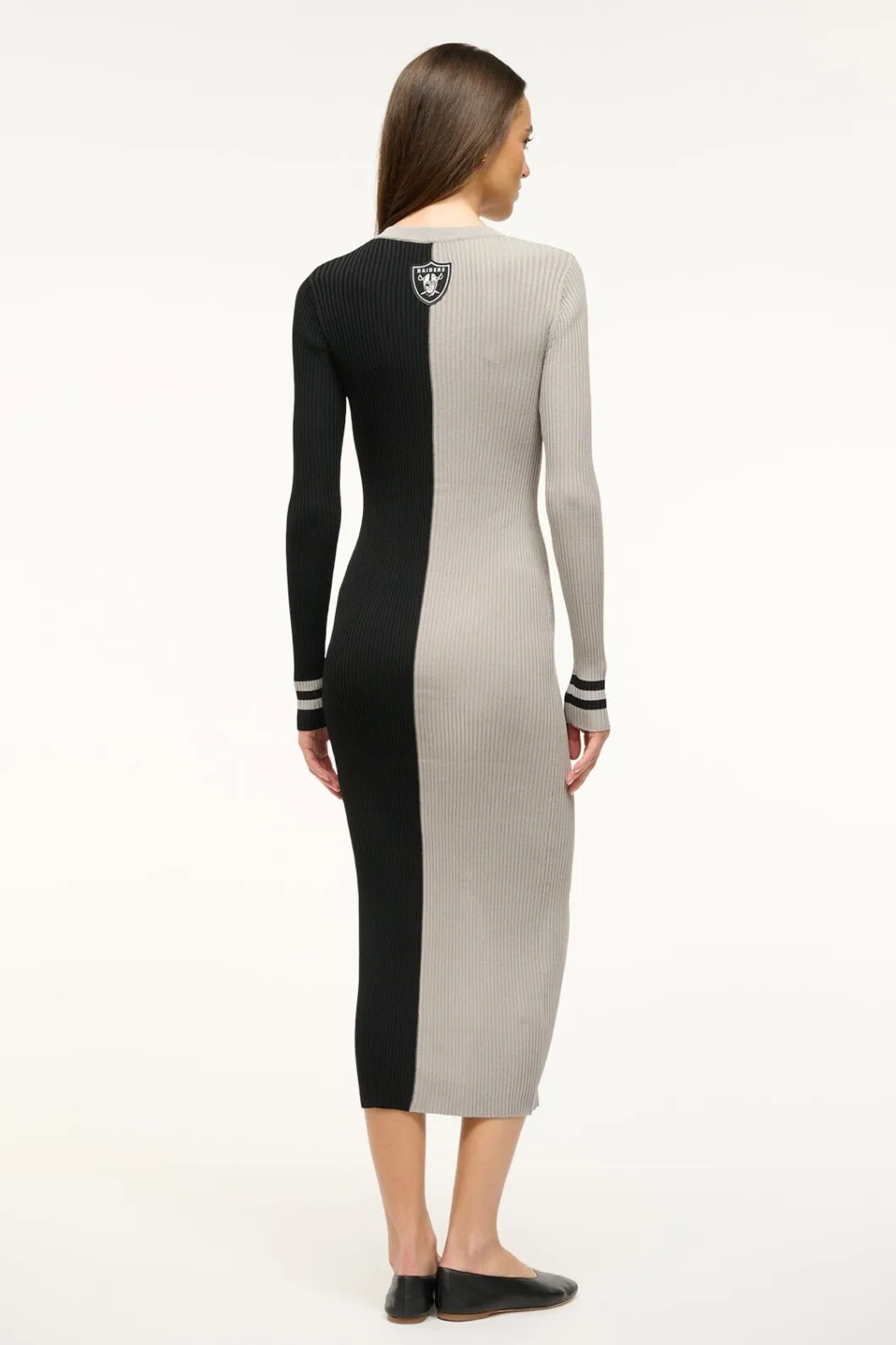 staud_shoko_sweater_x_nfl_raiders_4.webp STAUD SHOKO SWEATER X NFL< Dresses