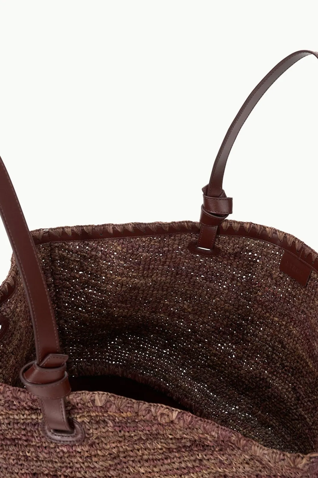 staud_squillo_raffia_tote_mahogany_4.webp STAUD SQUILLO RAFFIA TOTE< Swim | Totes