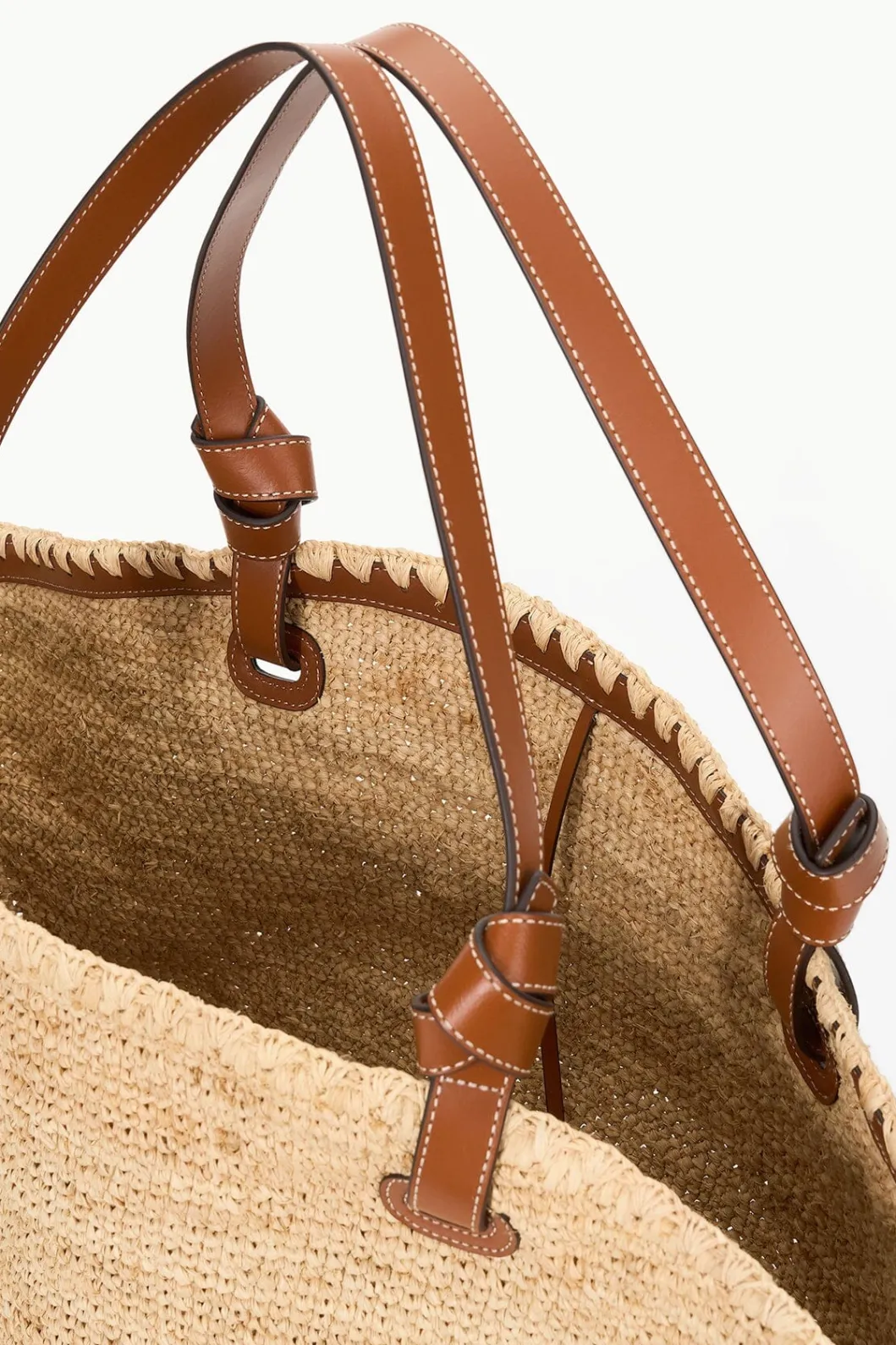 staud_squillo_raffia_tote_natural_tan_5.webp STAUD SQUILLO RAFFIA TOTE NATURAL TAN< Totes | Swim