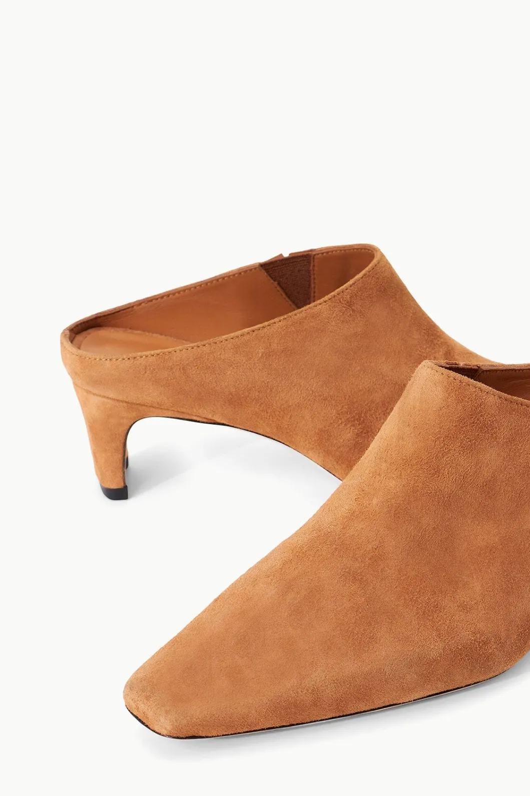 staud_wally_mule_tan_suede_4.webp STAUD WALLY MULE TAN SUEDE< Mules & Flats