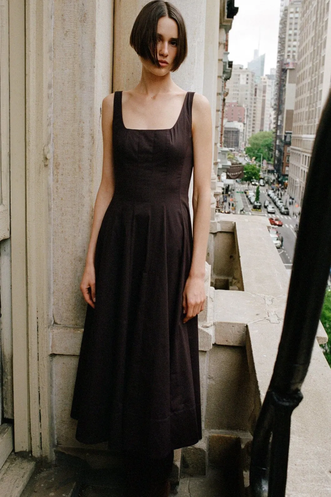 staud_wells_dress_earth_4.webp STAUD WELLS DRESS< Dresses
