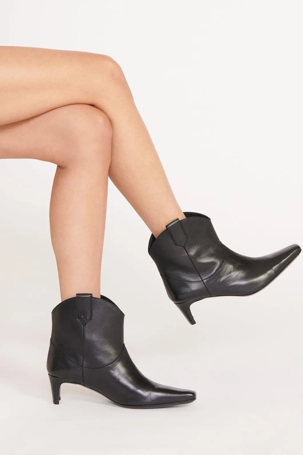 STAUD WESTERN WALLY ANKLE BOOT< Boots