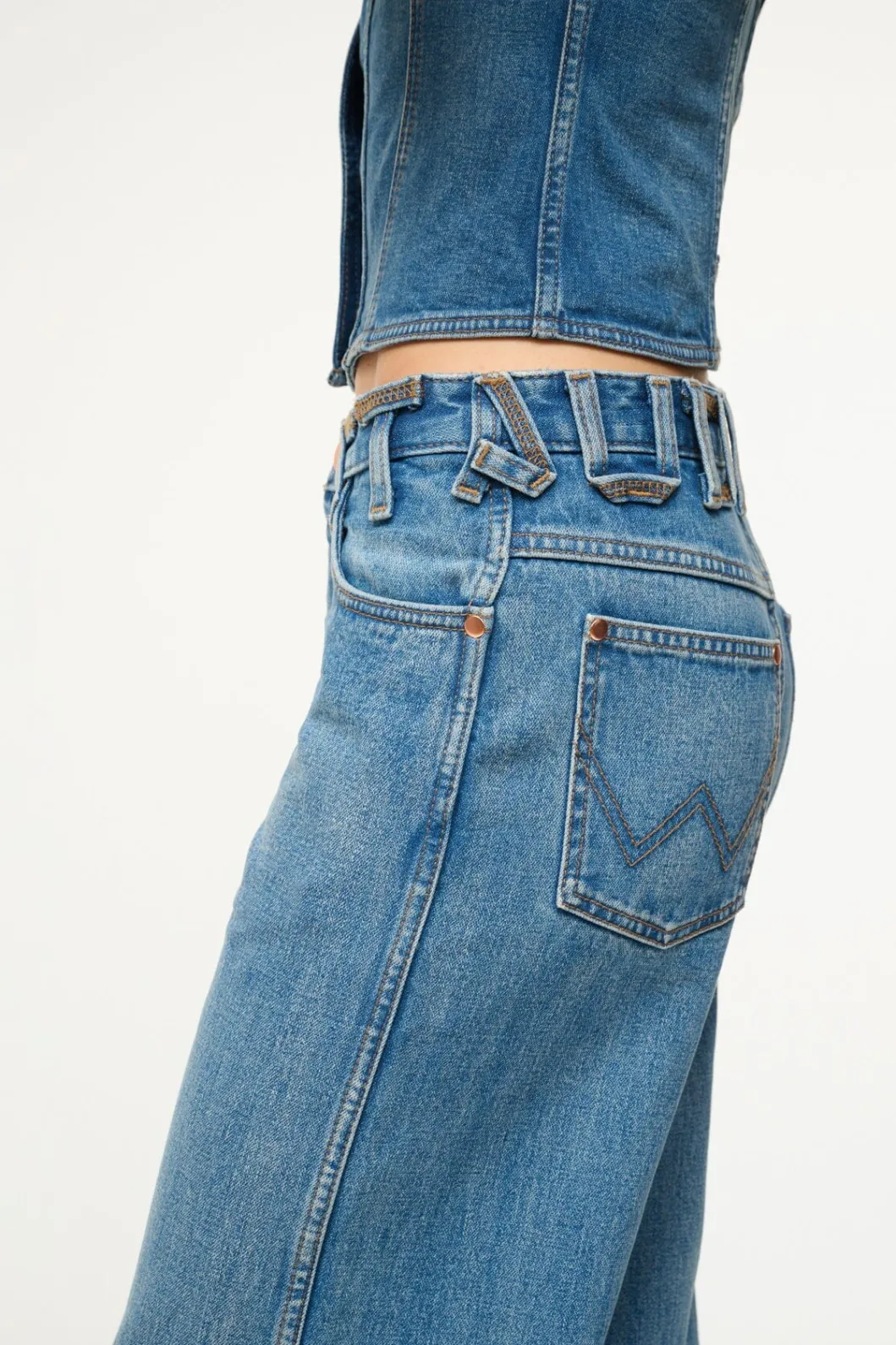 staud_wrangler_the_loose_3.webp STAUD WRANGLER THE LOOSE< Pants & Shorts | Denim