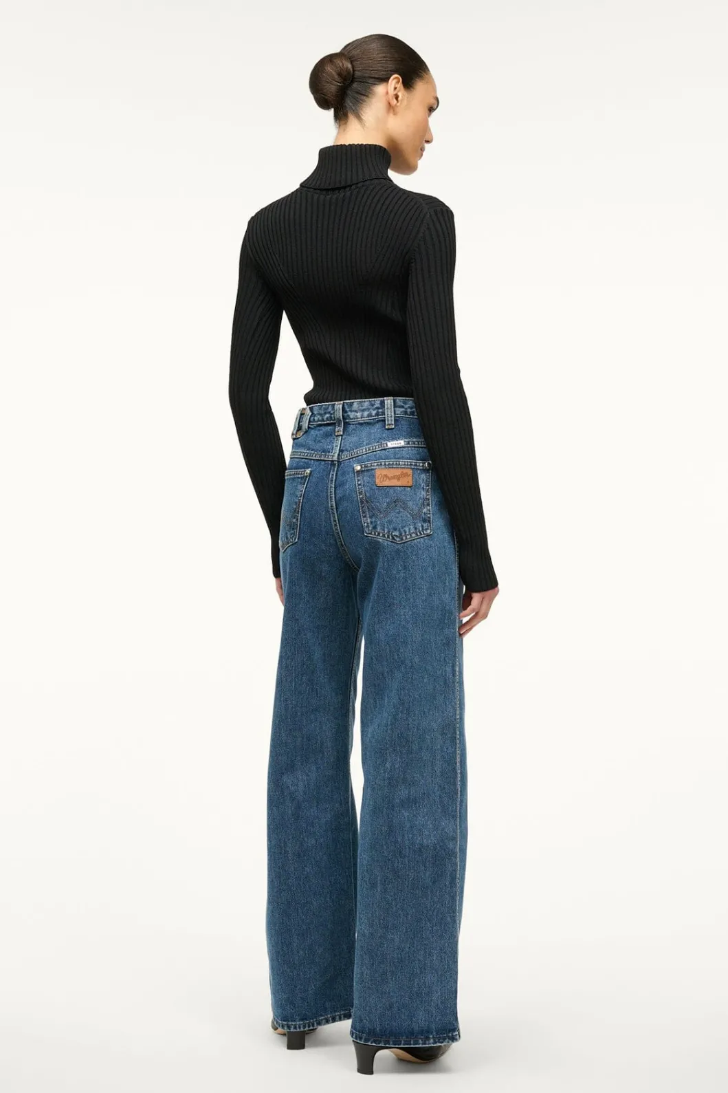 staud_wrangler_the_loose_jean_indigo_wash_3.webp STAUD WRANGLER THE LOOSE JEAN INDIGO WASH< Denim | Pants & Shorts