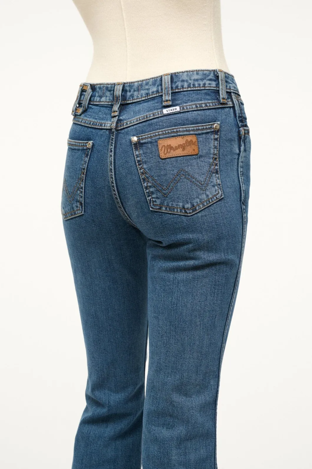 staud_wrangler_the_must_indigo_wash_4.webp STAUD WRANGLER THE MUST INDIGO WASH< Denim | Pants & Shorts