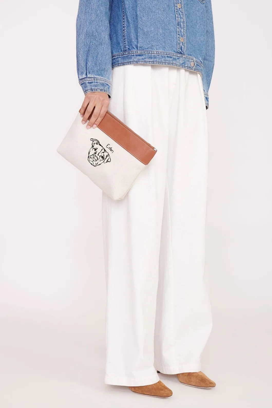 staud_x_cbonz_custom_duckie_zip_pouch__cream_tan_3.webp STAUD x C.BONZ CUSTOM DUCKIE ZIP POUCH | CREAM TAN< Custom Handbags
