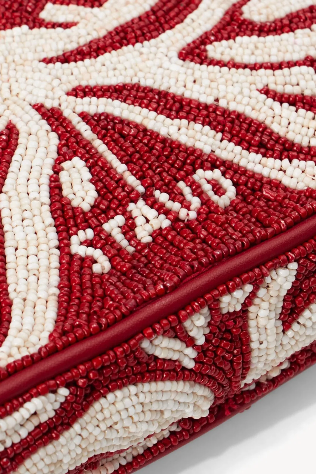 tommy_beaded_bag__scarlet_white_4.webp STAUD TOMMY BEADED BAG | SCARLET WHITE< Shoulder | Beaded/novelty