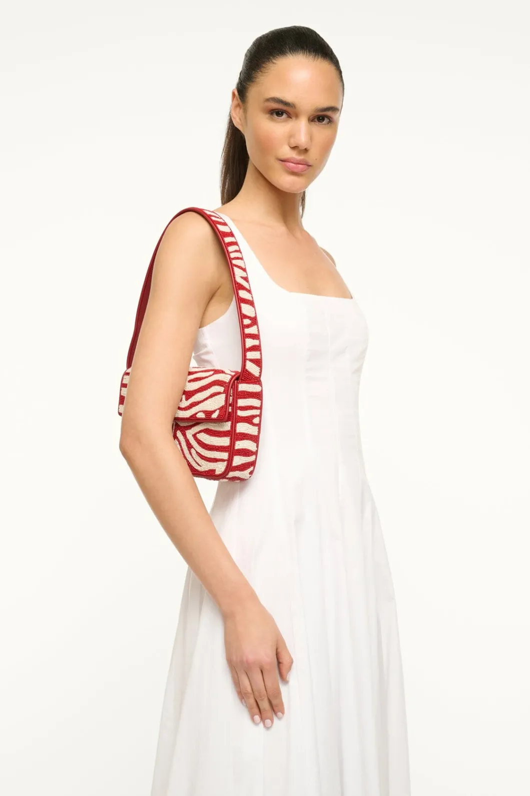 tommy_beaded_bag__scarlet_white_5.webp STAUD TOMMY BEADED BAG | SCARLET WHITE< Shoulder | Beaded/novelty